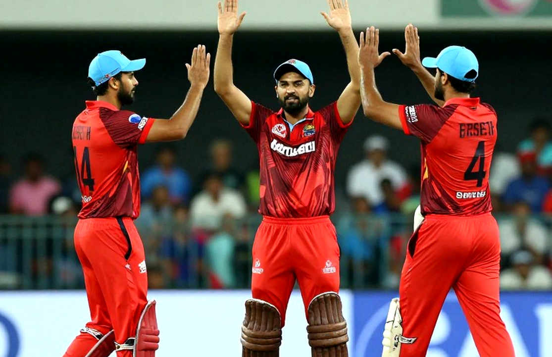 इंग्लैंड U19 पाकिस्तान दौरा: 18 नाम, कोलंबो के 12 दिन, और वो दो तेज़ गेंदबाज़ जो कैंप में नहीं जाएँगे इंग्लैंड U19 पाकिस्तान दौरा: 18 नाम, कोलंबो के 12 दिन, और वो दो तेज़ गेंदबाज़ जो कैंप में नहीं जाएँगे
